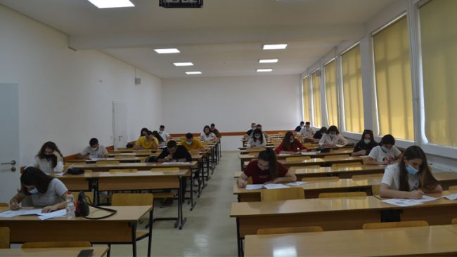 Në Universitetin Publik “Kadri Zeka” janë mbajtur provimet pranuese