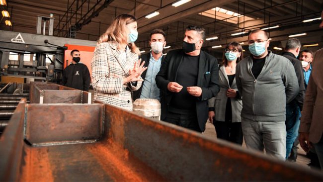 Haziri viztion Union Metal: Për 3 vjet të themelimit, ka arritur standard europian dhe sukses në eksport, në Francë e Zvicër