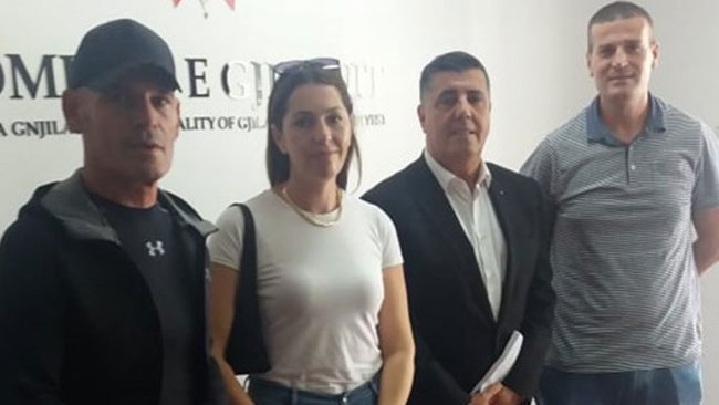 Kryetari Haziri pret në takim përfaqësuesit e Shoqatës së sporteve shkollore dhe Shoqatës së Çiklizmit
