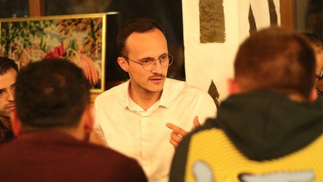 Albani fiton, Luta e përgëzon