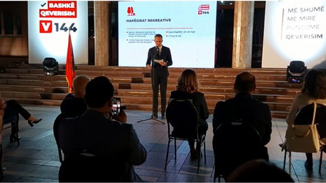 Alban Hyseni nga Lëvizja Vetëvendosje, kandidat për kryetar të Komunës së Gjilanit, shpalos programin qeverisës (video)