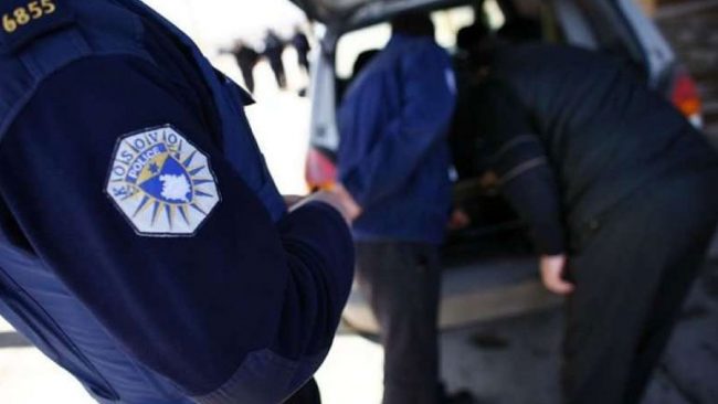 Policia e Kosovës arreston tre persona të dyshuar për falsifikim parash