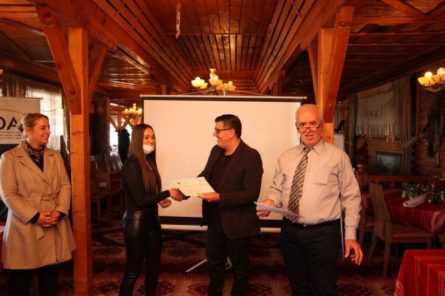 Kryetari Haziri shpërndanë  certifikata për 30 të rinj, vijues të trajnimit për ndërmarrësi dhe vetëpunësim