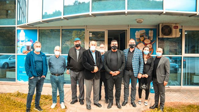 Lutfi Haziri viziton fabrikën e Kabit: Jemi krenarë me produktet dhe brendin që ia ka sjell Gjilanit