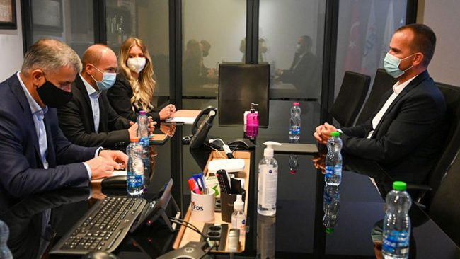 Kastrati takon përfaqësues të KEDS, flasin për përmirësimin e energjisë elektrike në katër fshatra të Kamenicës