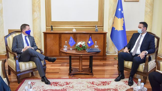 Kryetari i Kuvendit Glauk Konjufca priti në takim ambasadorin e BE-së,Tomas Szunyog