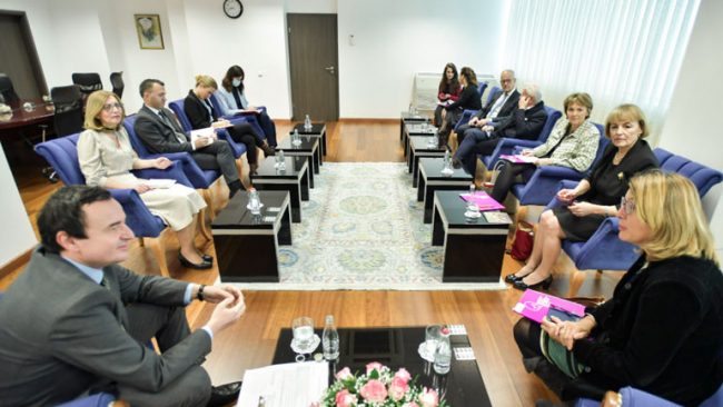 Kryeministri Kurti priti delegacionin e Këshillit Evropian për Marrëdhënie me Jashtë (ECFR)