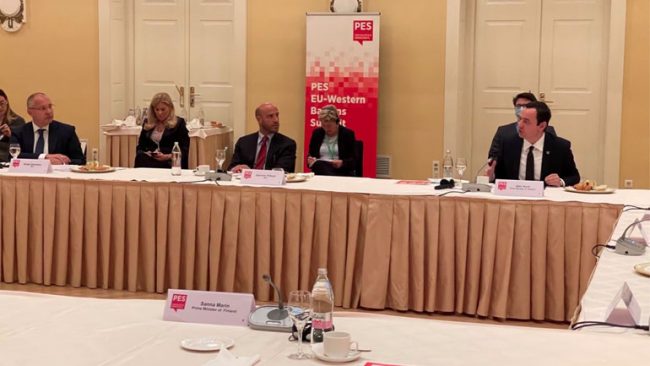 Kryeministri Kurti mori pjesë në takimin e Partisë së Socialistëve dhe Demokratëve Evropianë