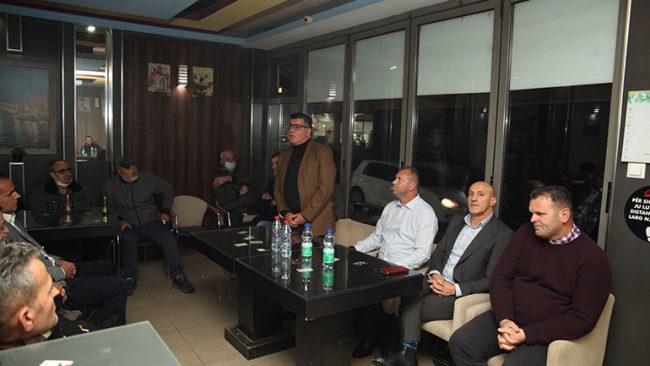 Lutfi Haziri merr përkrahje përtej partiake edhe nga një pjesë e lagjes Arbëria: Do të mbetem gjithmonë, Luta juaj!