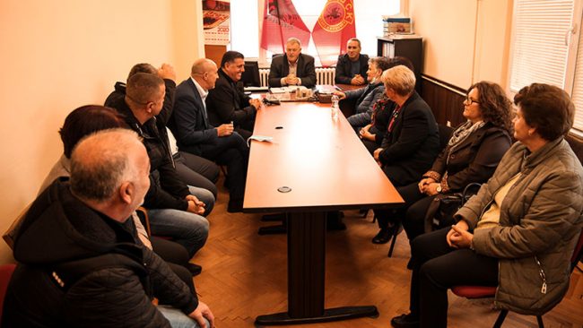 Lutfi Haziri mirëpritet nga shoqatat e dala nga lufta e UÇK-së