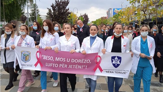 Vitia me marsh vetëdijesimi shënoi muajin e kancerit të gjirit