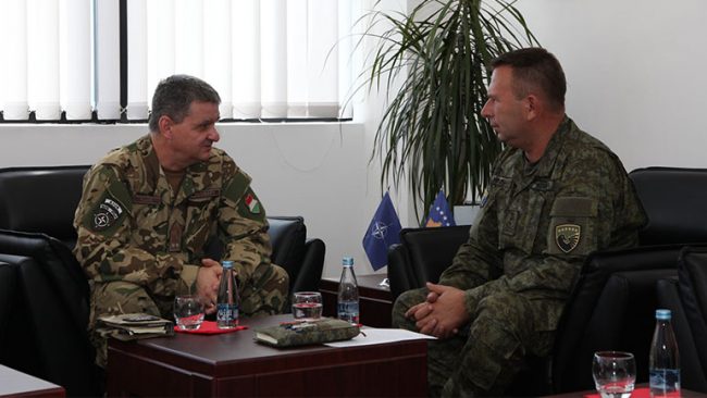 Gjeneral Rama priti në takim komandantin e ri të KFOR-it, gjeneral major Ferenc Kajári
