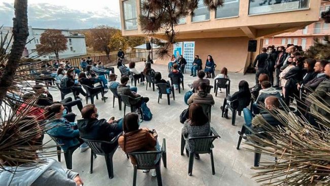 Lutfi Haziri bashkëbisedon me të rinjtë: Nga 50 bursa në fillim, sivjet kemi ndarë 200 bursa për studentët e Gjilanit