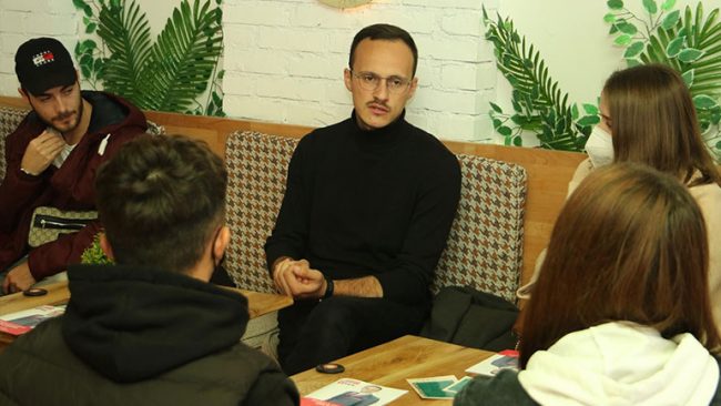Krejt rinia me Lëvizjen