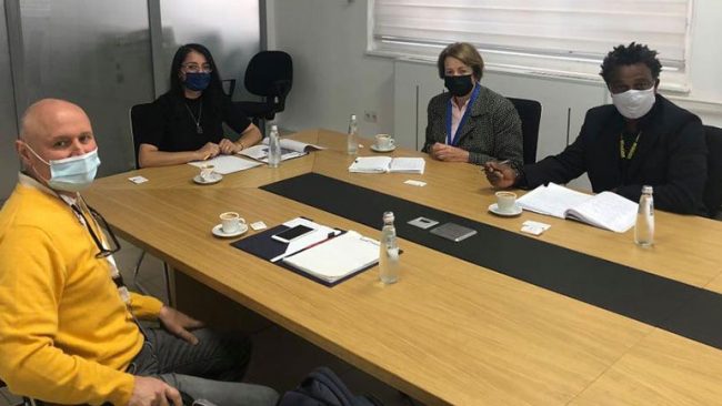 Kryesuesja e Kuvendit Komunal të Gjilanit, Shpresa Kurteshi-Emini pret në takim vëzhguesit e zgjedhjeve nga Bashkimi Evropian