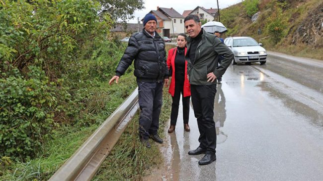 Nazim Gagica premton trotuar nga Kmetoci deri te “Planeti”