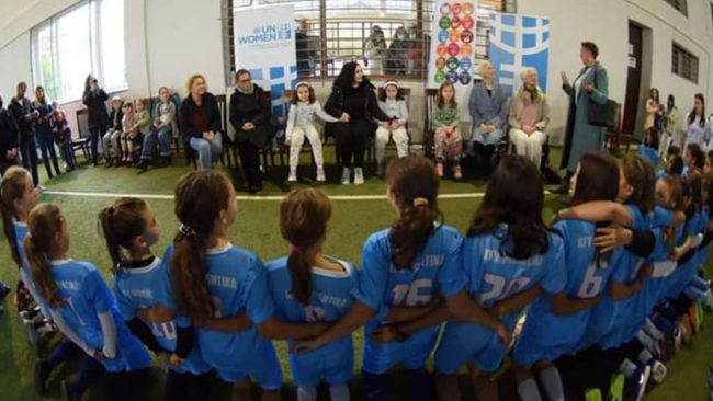 Presidentja Osmani ka takuar klubin futbollistik të vajzave “Prishtina”