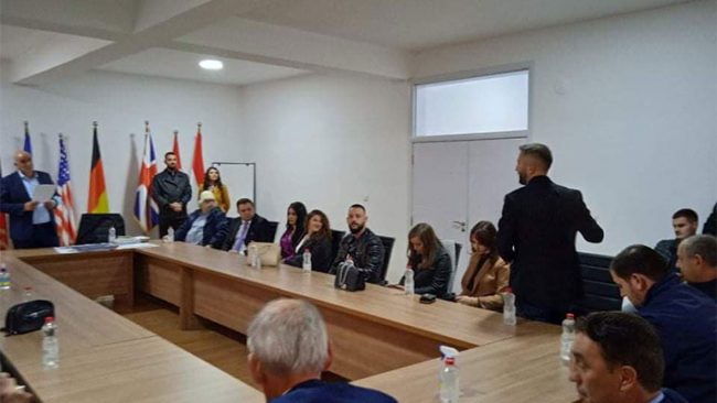Sokol Haliti nderon me mirënjohje personalitete të shquara të komunës me të cilët krenohet e gjithë Vitia