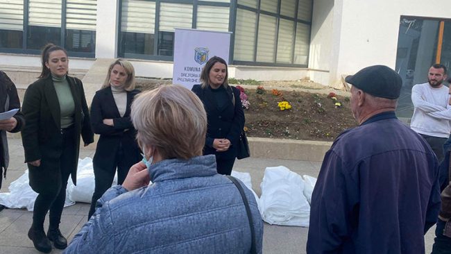 Komuna e Vitisë dhe IADK kanë shpërndarë Agrofolie për fermerët vitias