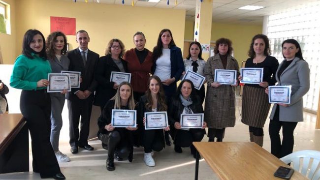 Certefikohet gjenerata e parë e asistentëve për fëmijë-nxënës me nevoja të veçanta arsimore nga Komuna e Gjilanit dhe Kamenicës