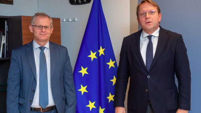 Zëvendëskryeministri Besnik Bislimi u takua në Bruksel me Komisionerin për Zgjerim të BE-së, Oliver Varhelyi