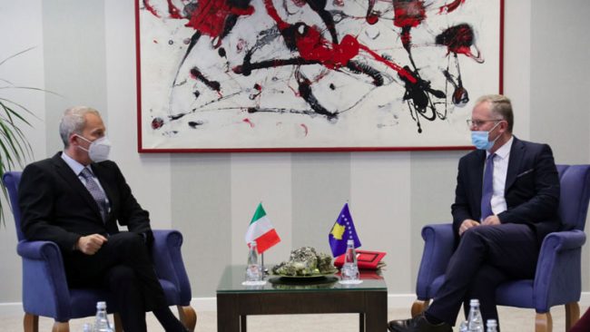 Zëvendëskryeministri Bislimi priti në takim ambasadorin e Italisë në Kosovë, Antonello De Riu