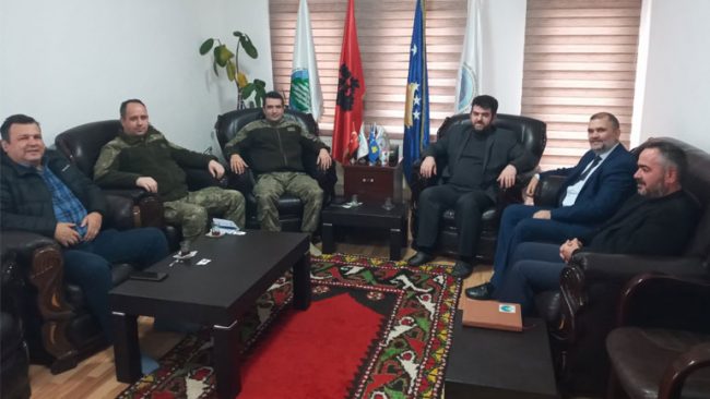 Komandanti i LMT, Deniz Demiryakan vizitoi Këshillin e Bashkësisë Islame në Gjilan