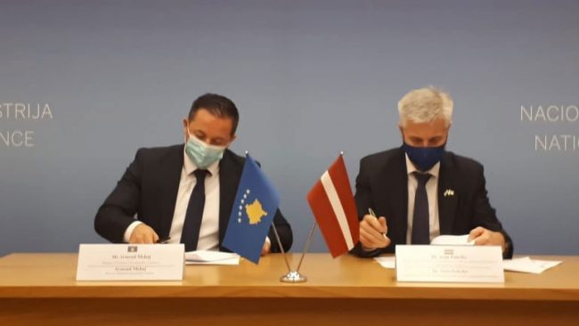 Nënshkruhet Marrëveshja e Bashkëpunimit bilateral ushtarak në mes Kosovës dhe Letonisë