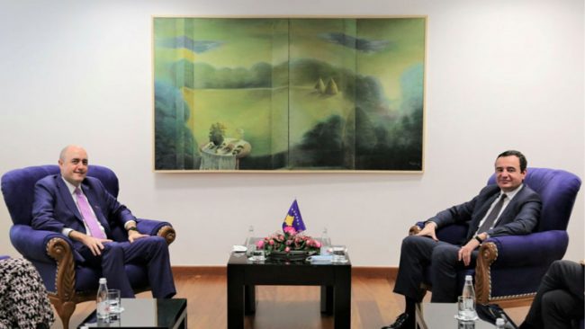 Kryeministri Kurti priti në takim Presidentin e Radios Evropa e Lirë, Jamie Fly