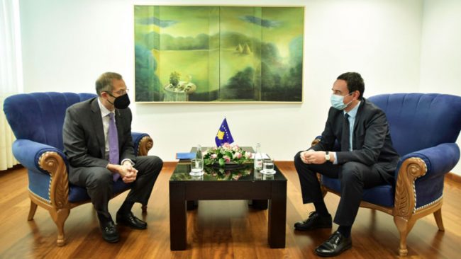 Kryeministri Kurti priti në takim Presidentin e Institutit Demokratik Kombëtar (NDI), Derek Mitchell