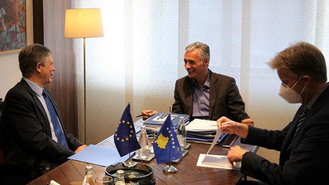 Kryeprokurori i Shtetit dhe Shefi i EULEX-it flasin për sundimin e ligjit