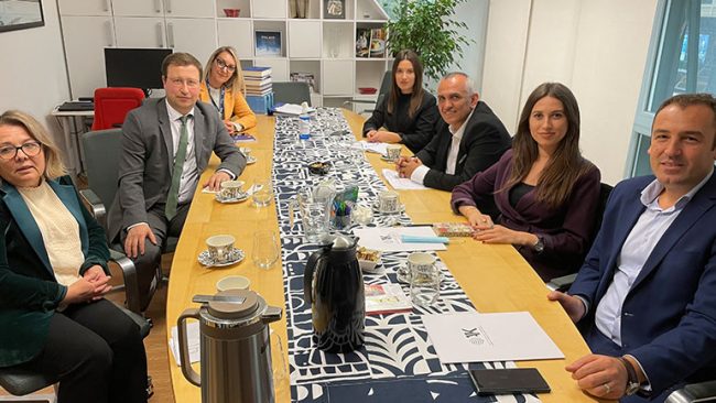 OAK takohet me përfaqësuesit e Ambasadës së Finlandës