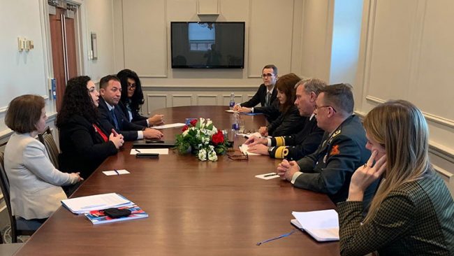 Presidentja Osmani takoi kryesuesin e Komitetit Ushtarak të NATO-s, admiralin Rob Bauer