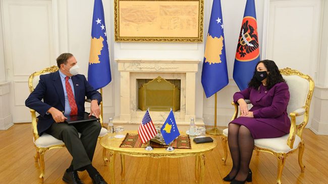 Presidentja Osmani takoi të ngarkuarin me punë në Ambasadën Amerikane, Nicholas Giacobbe