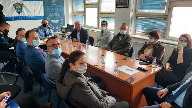 Përfaqësuesit e policisë takojnë përfaqësuesit e bankave në Viti
