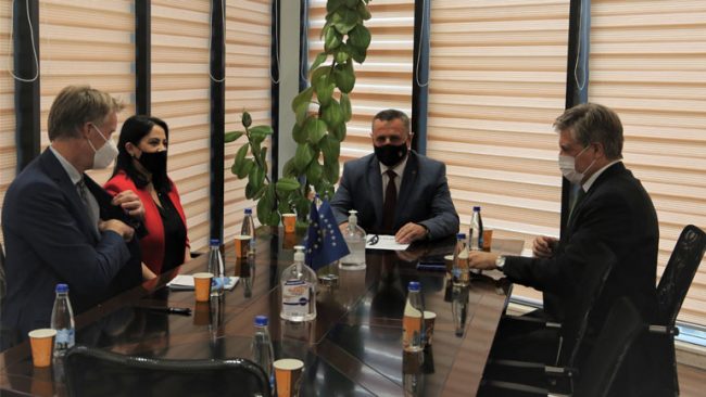Kryeprokurori Isufaj pret në takim shefin e EULEX-it, Wigemark