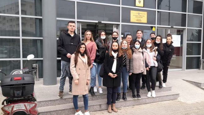 Studentë të UKZ-së vizituan Gjykatën Themelore në Gjilan