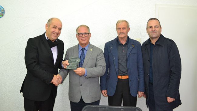 OVL e UÇK-së në Viti ka ndarë mirënjohje për Prorektorin e UKZ-së, Xhevdet Thaqi