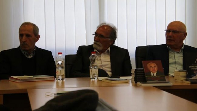 “Vjeshta letrare e Gjilanit 2021” përuroi tre librat e rinj të mjekut gjilanas, Xhavit Hajdari