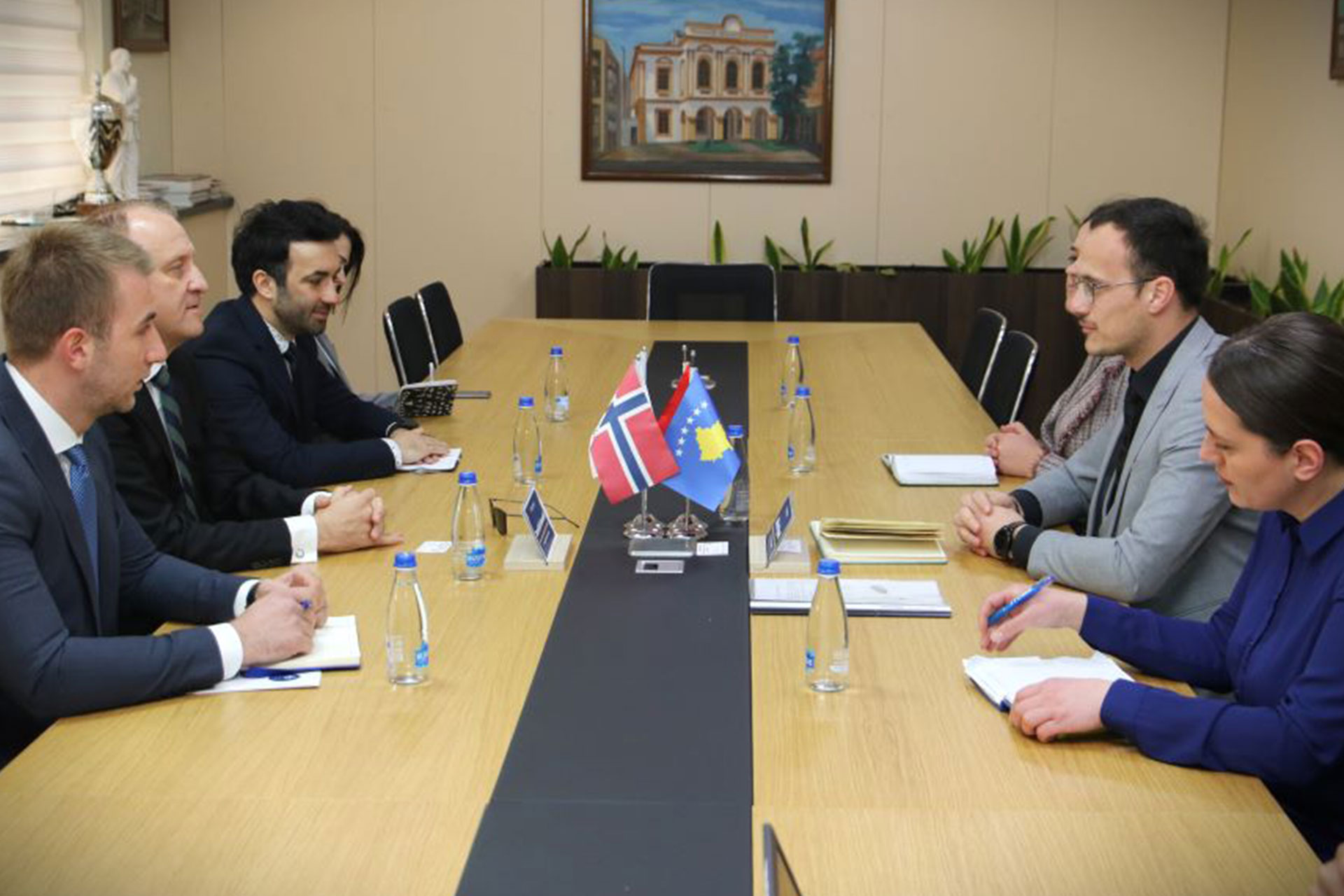Kryetari i Gjilanit ka pritur ambasadorin e Norvegjisë, ia prezanton vizionin për Gjilanin për katër vitet e ardhshme￼