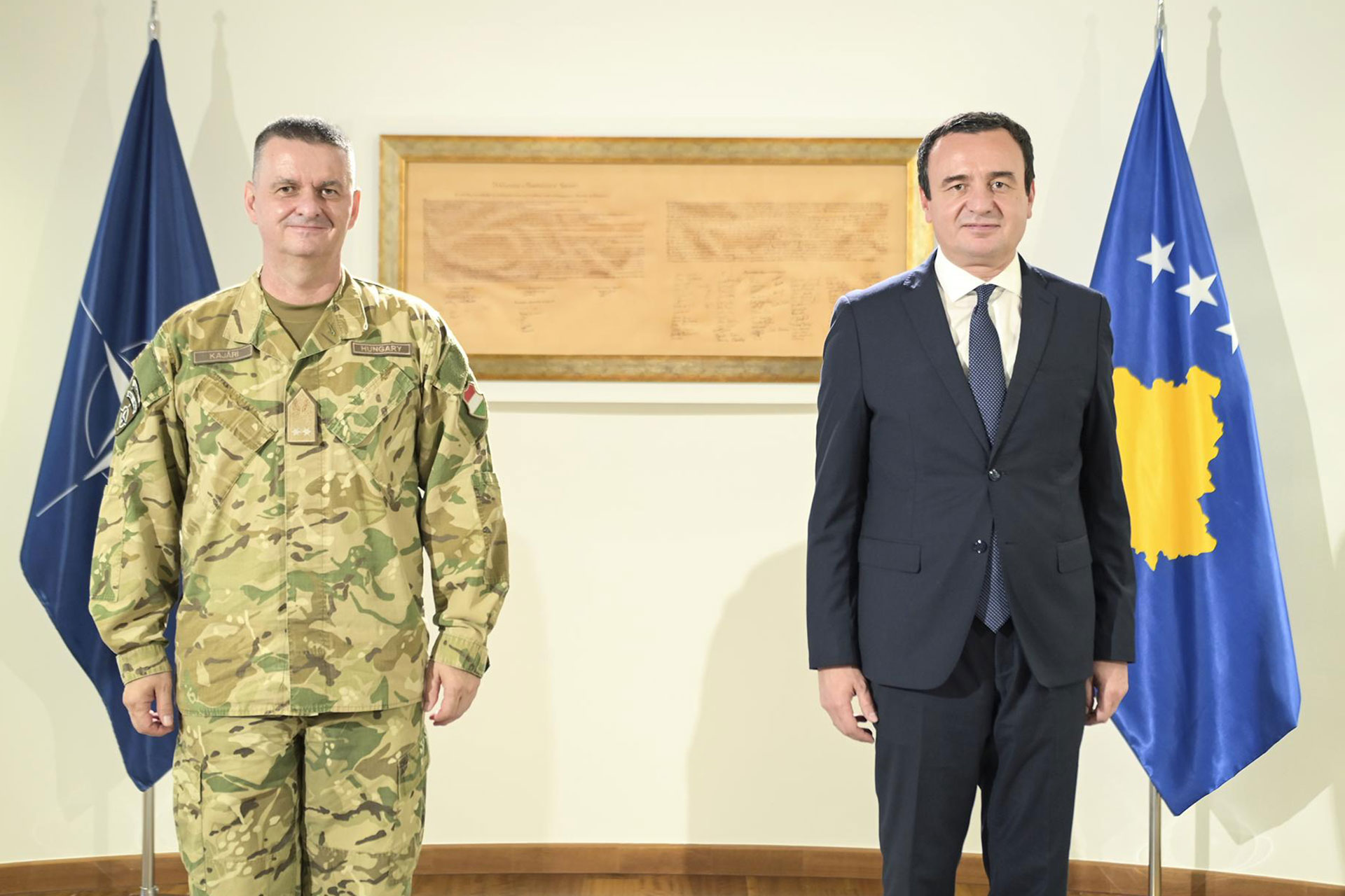 Kryeministri Kurti priti në takim komandantin e KFOR-it, Gjeneral Major Ferenc Kajári