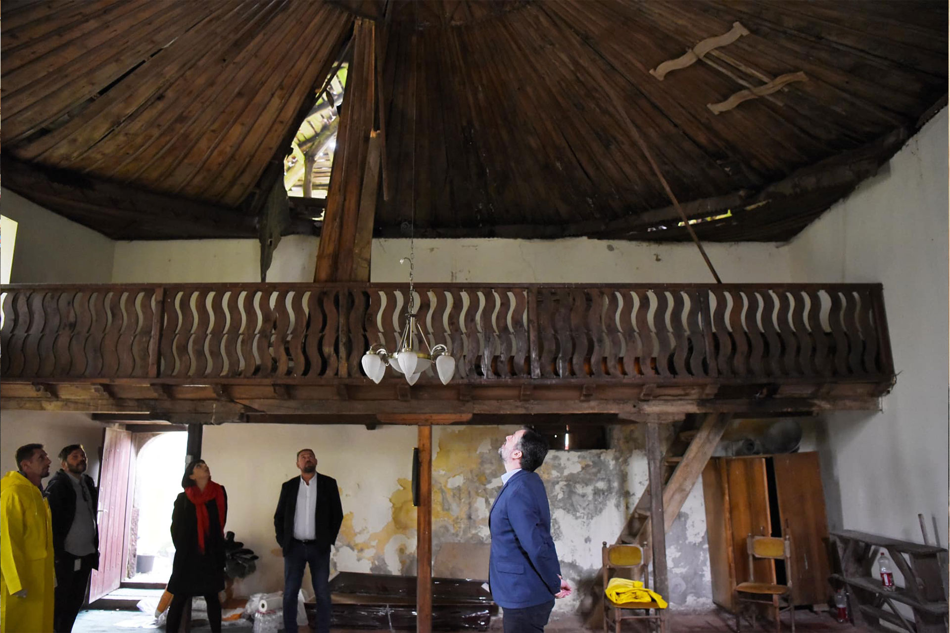 Ministri Çeku viziton Novobërdën ku kanë filluar punimet restauruese në xhaminë e Osman Efendisë