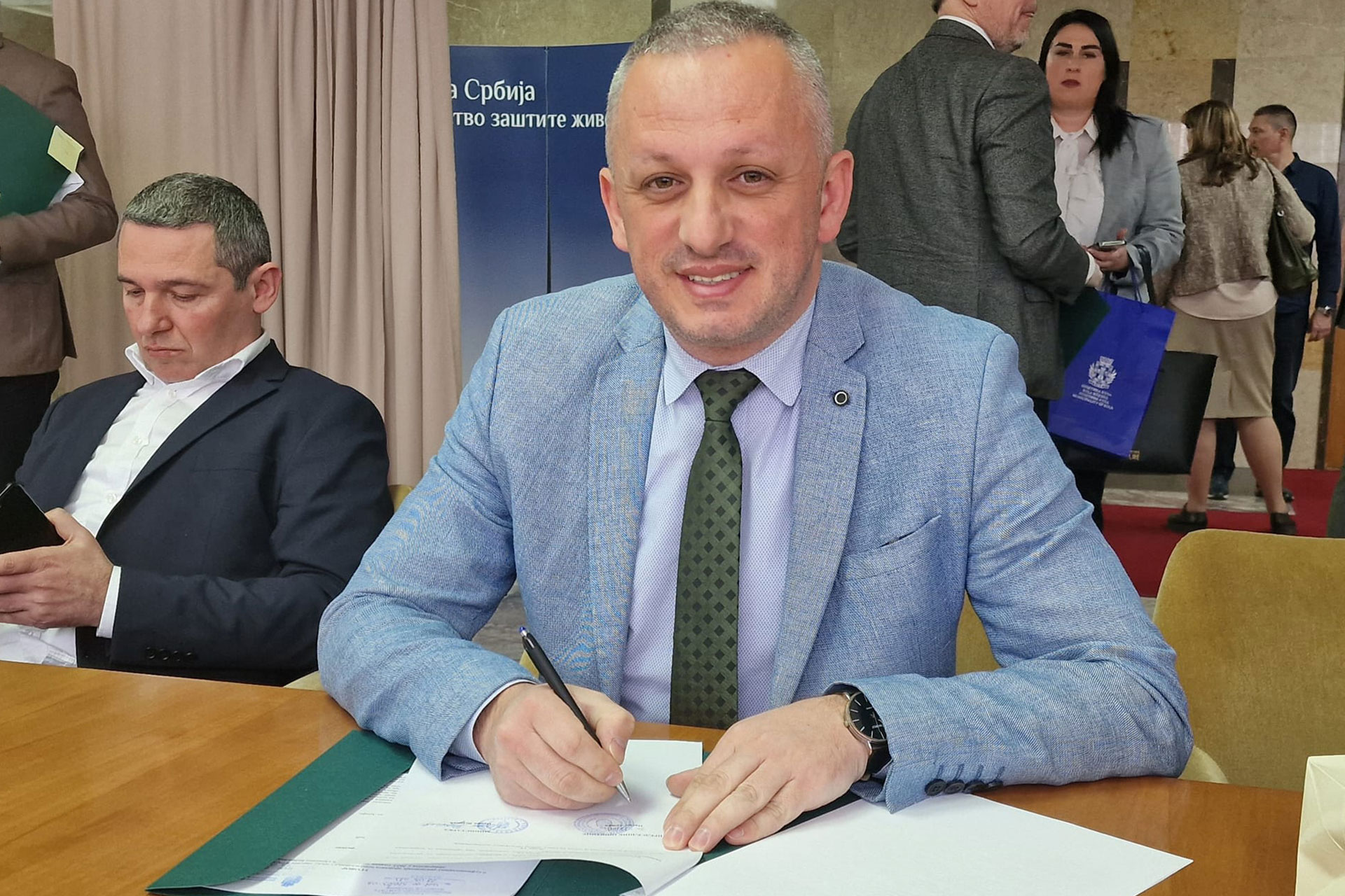 Bujanoci përfiton nga ministria e mbrojtjes së ambientit mbi 2.5 milionë dinarë për rregullimin e parkut të qytetit
