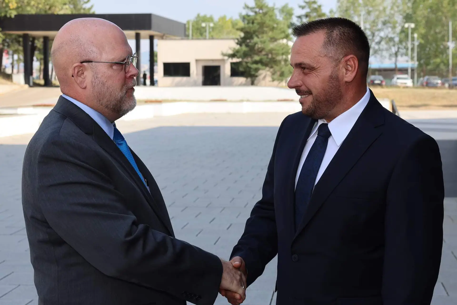 Ministri Maqedonci priti në takim ambasadorin e SHBA-së në Kosovë, Jeffrey Hovenier