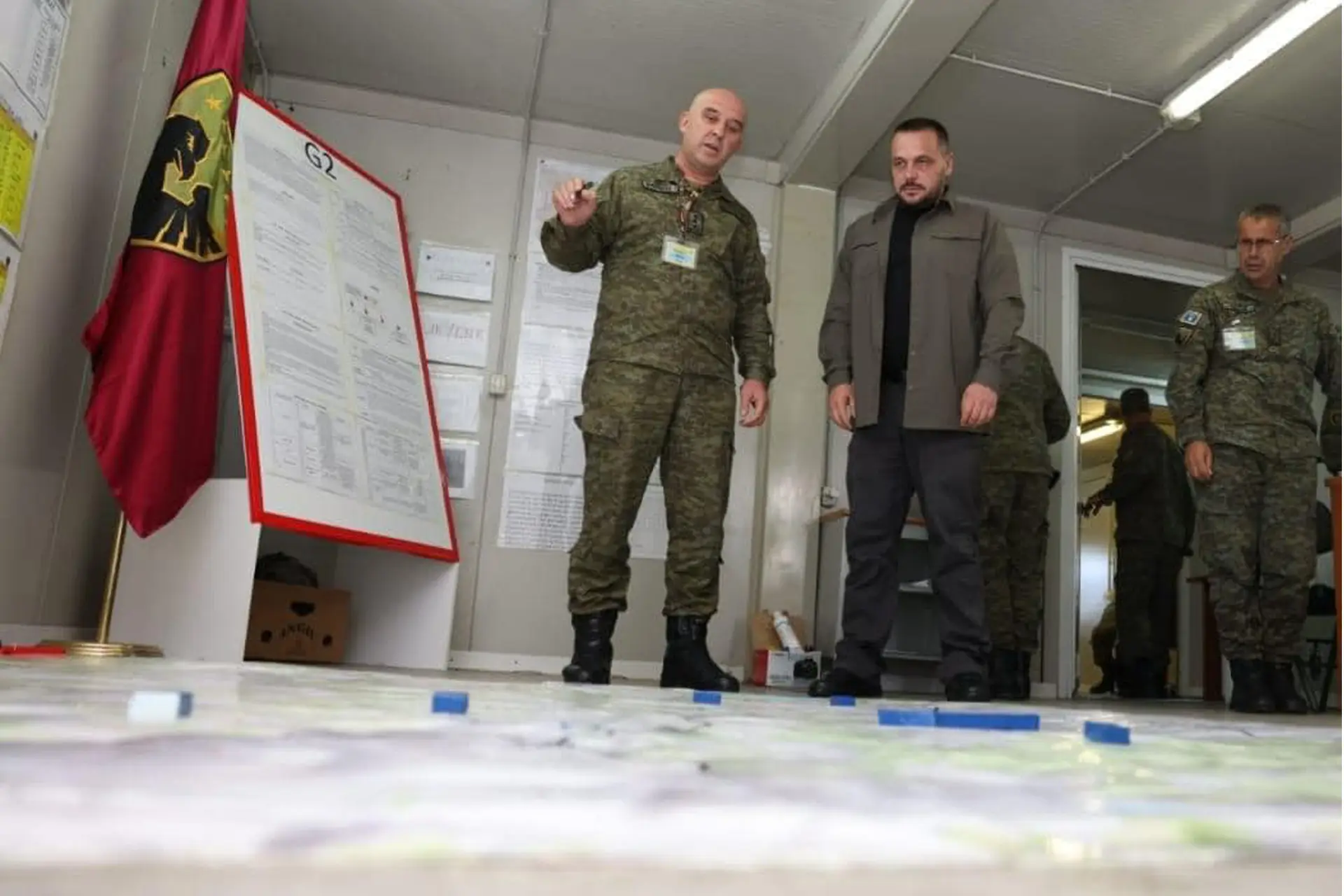 Ministri Maqedonci vizitoi aeroportin e Gjakovës ku po zhvillohet ushtrimi “Iron Wolf”
