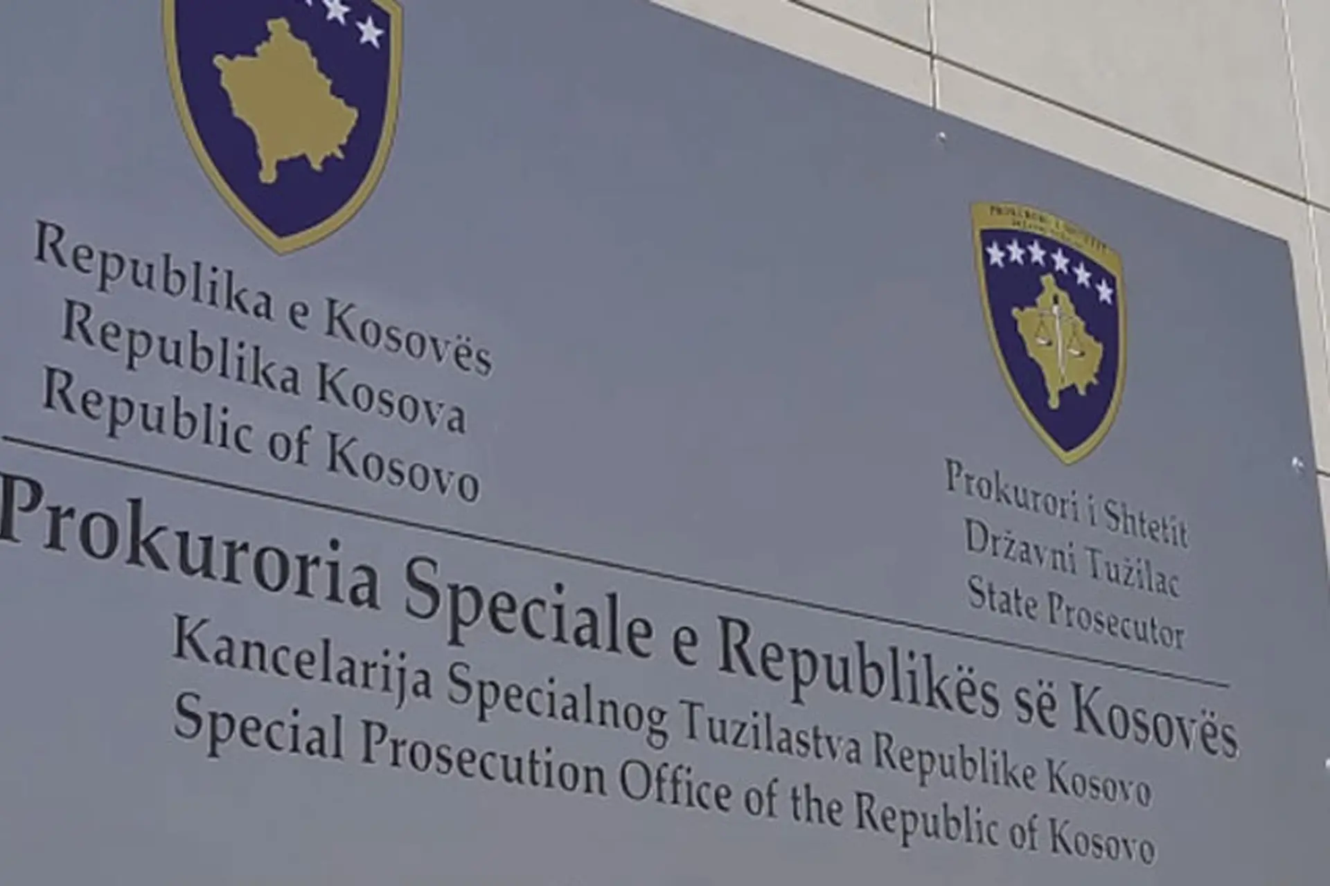 Aktakuzë kundër 12 zyrtarëve policorë dhe 2 zyrtarëve doganorë për marrje të ryshfetit