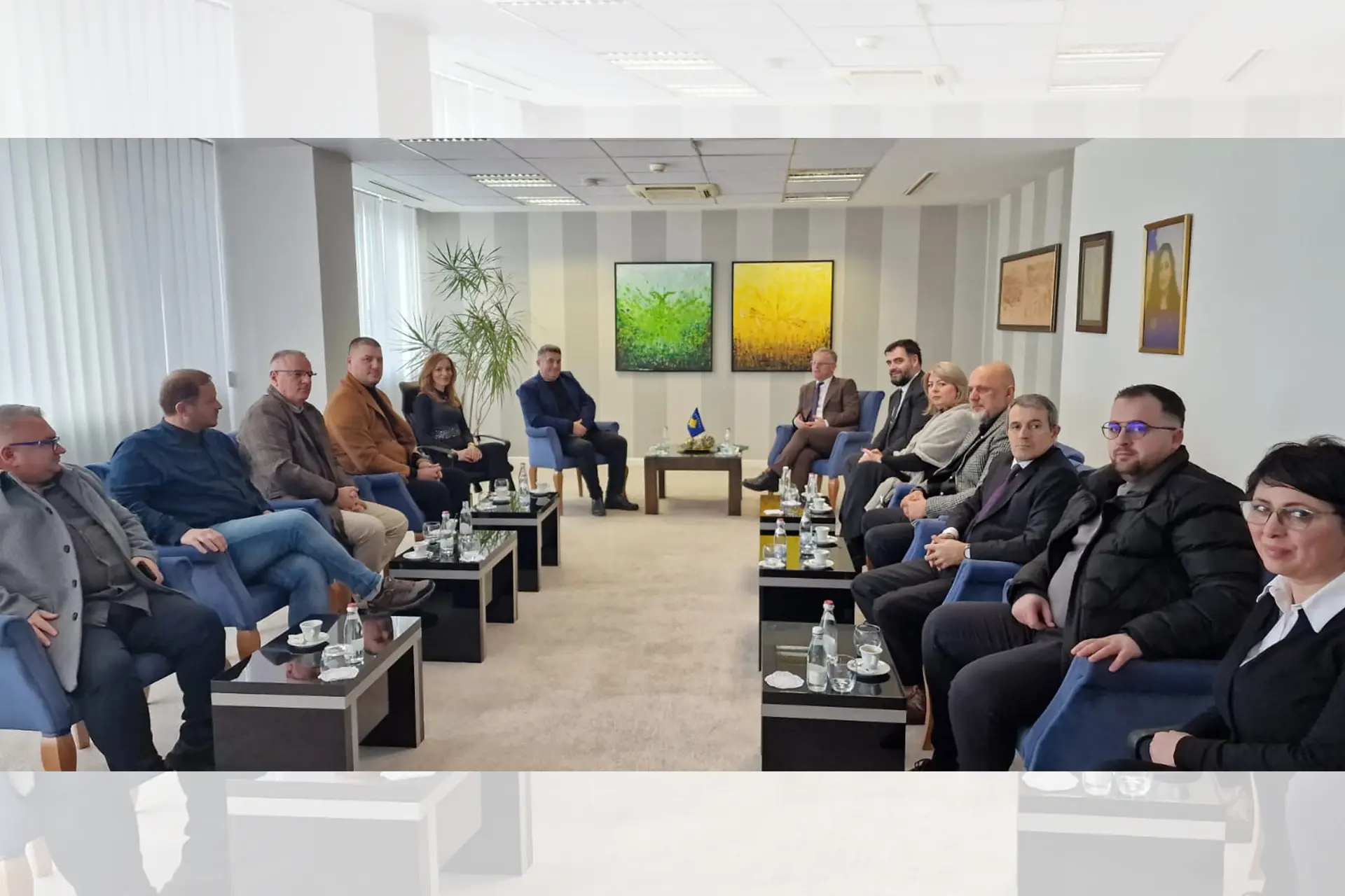 Zëvendëskryeministri Bislimi takoi përfaqësues të mediave në gjuhën shqipe nga Lugina e Preshevës