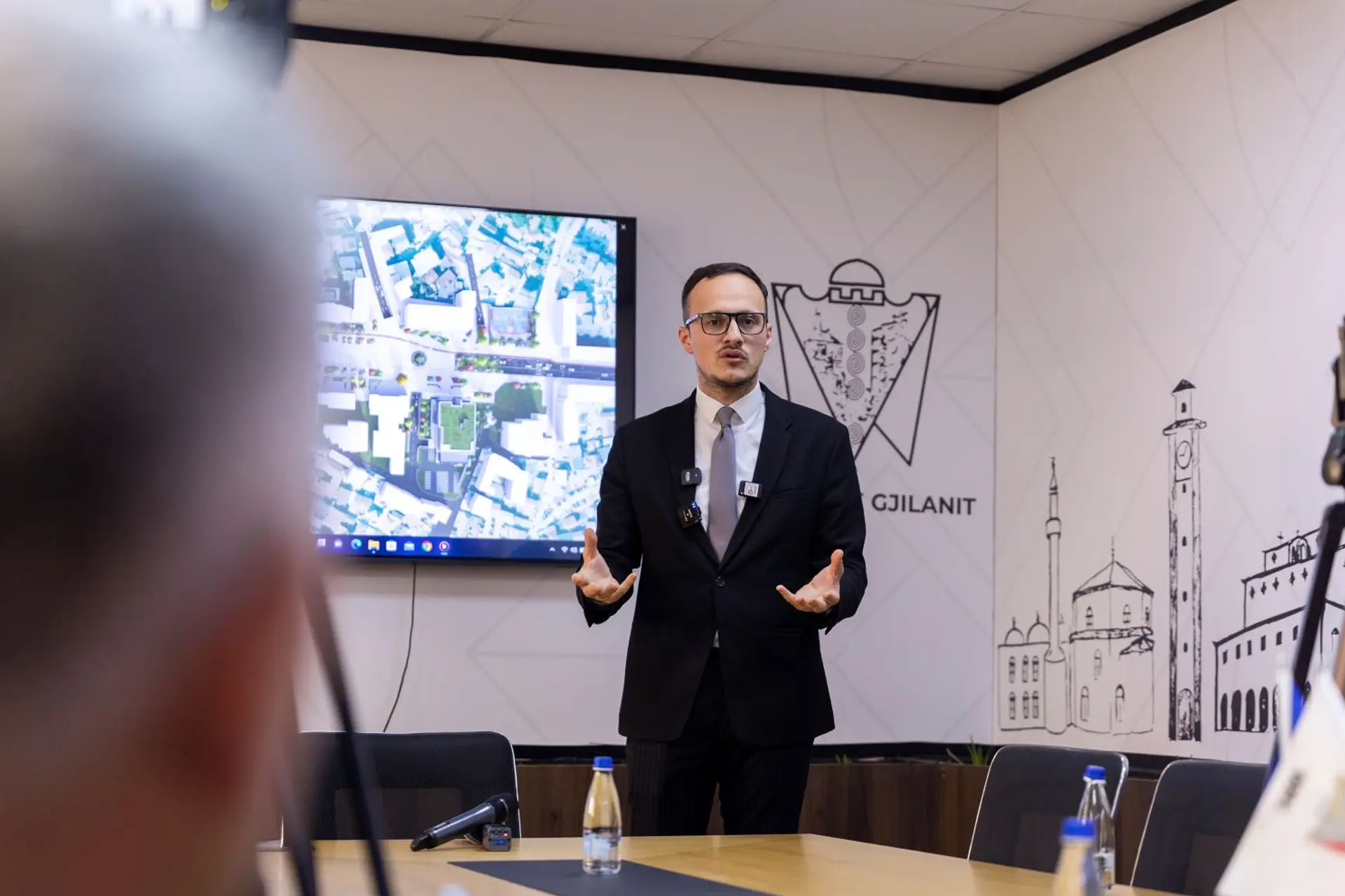 Hyseni: Po i shtojmë fondit të pronave komunale qindra mijëra metra katrorë me vlerë milionëshe