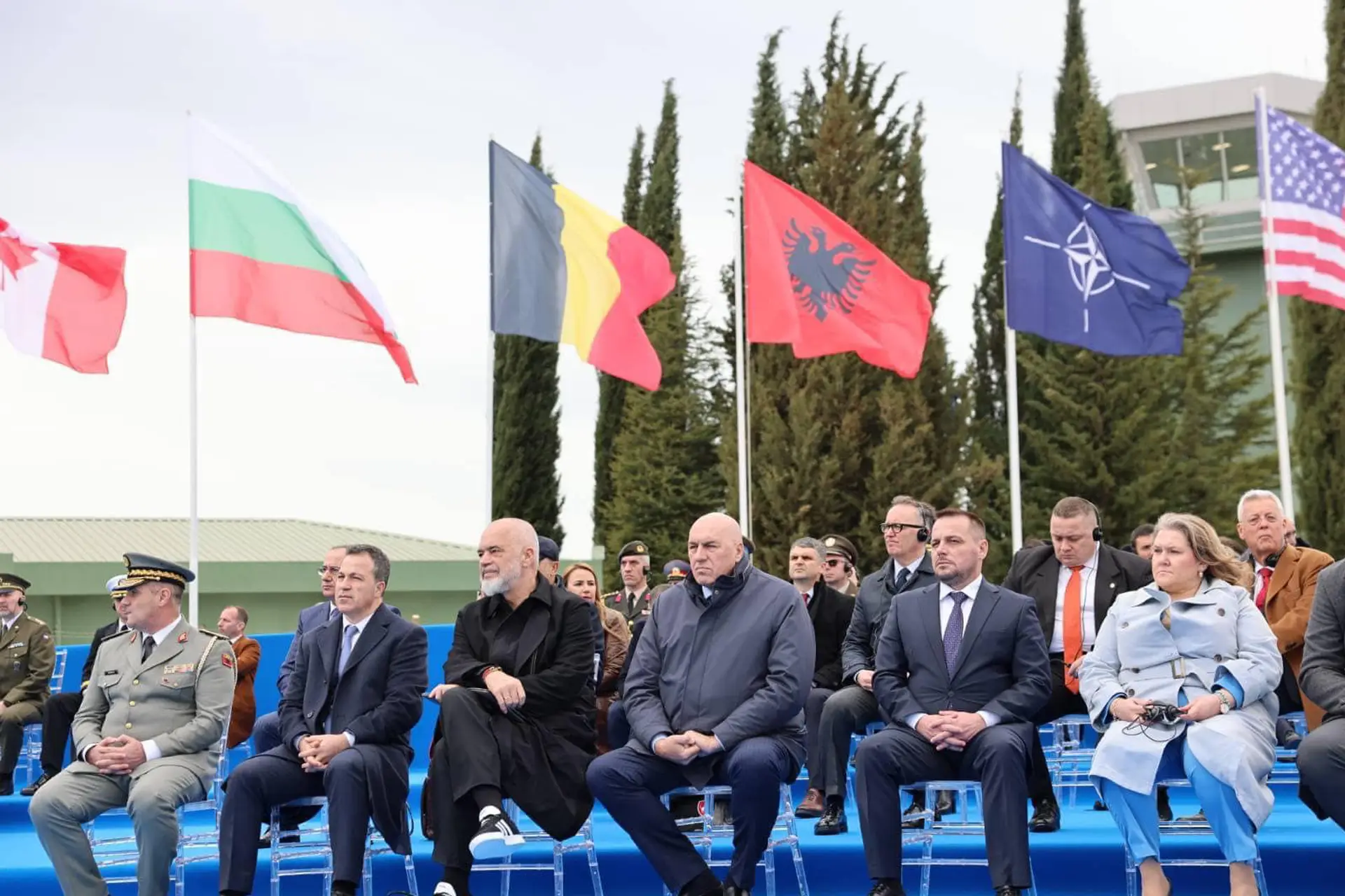 Ministri Maqedonci mori pjesë në ceremoninë e rihapjes së bazës ajrore ushtarake në Kuçovë të Shqipërisë