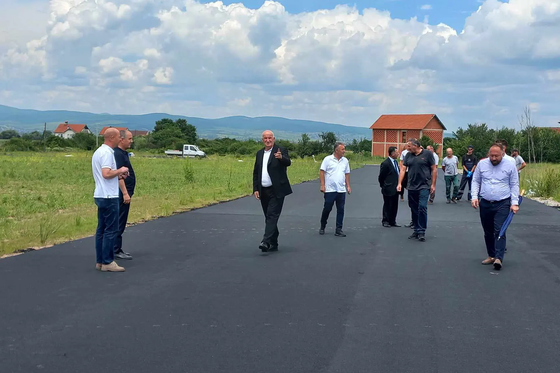 Shtegu i atletikës dhe fushat sportive te palestra në Drobesh bëhen me shtresë gome